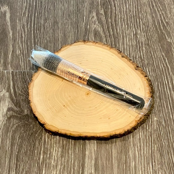 🪴HP🪴 Perfect 10 Tapered Face Brush by MOTD - Picture 2 of 7